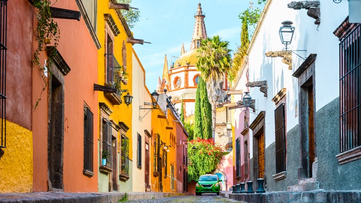 Narrow street in the old town of San Miguel de Allende, Mexico