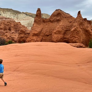2 kids hiking through kodachrome basin state park