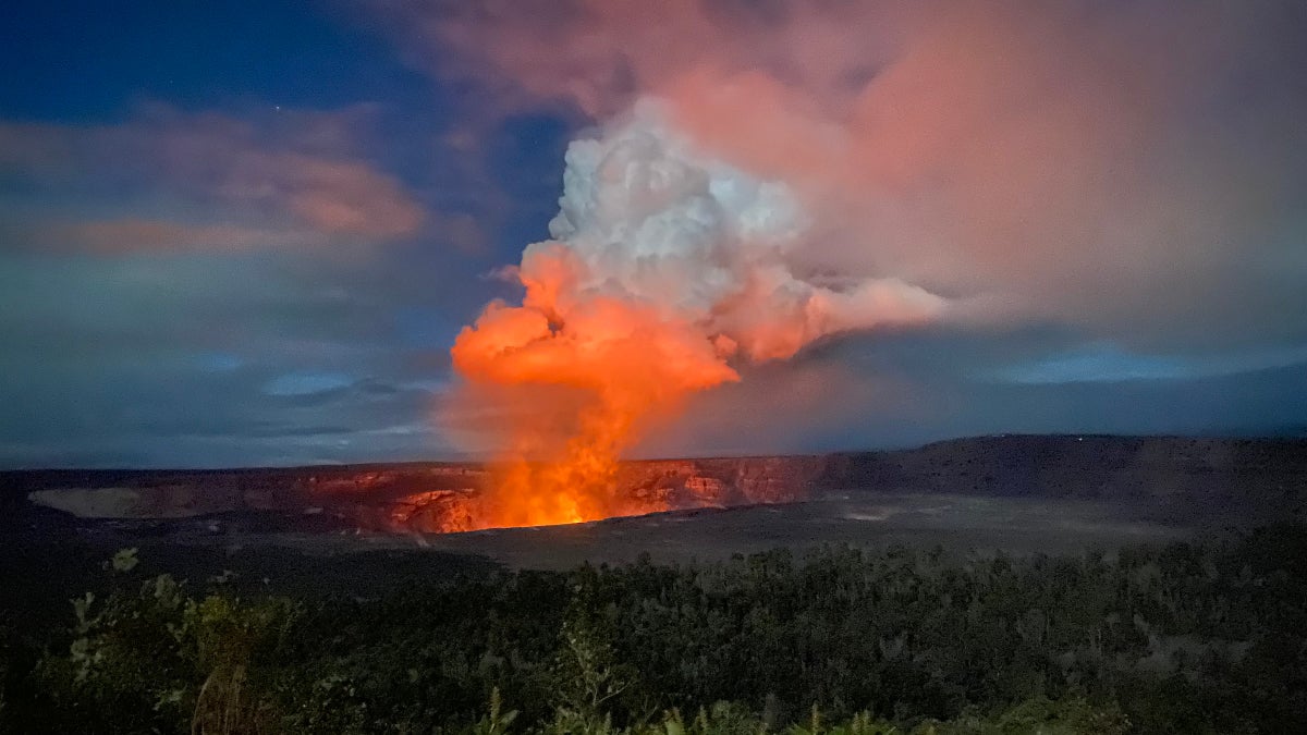 This Hawaii Lodge Overlooks an Active Volcano