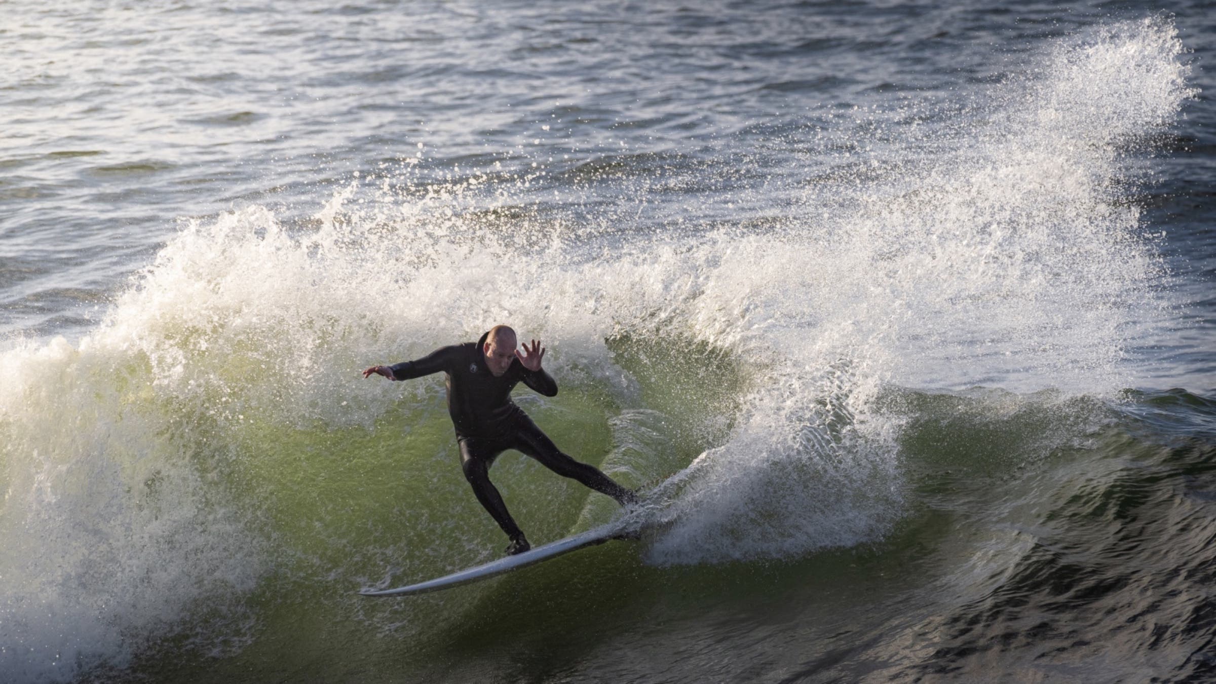 Big slash turn wave Newport