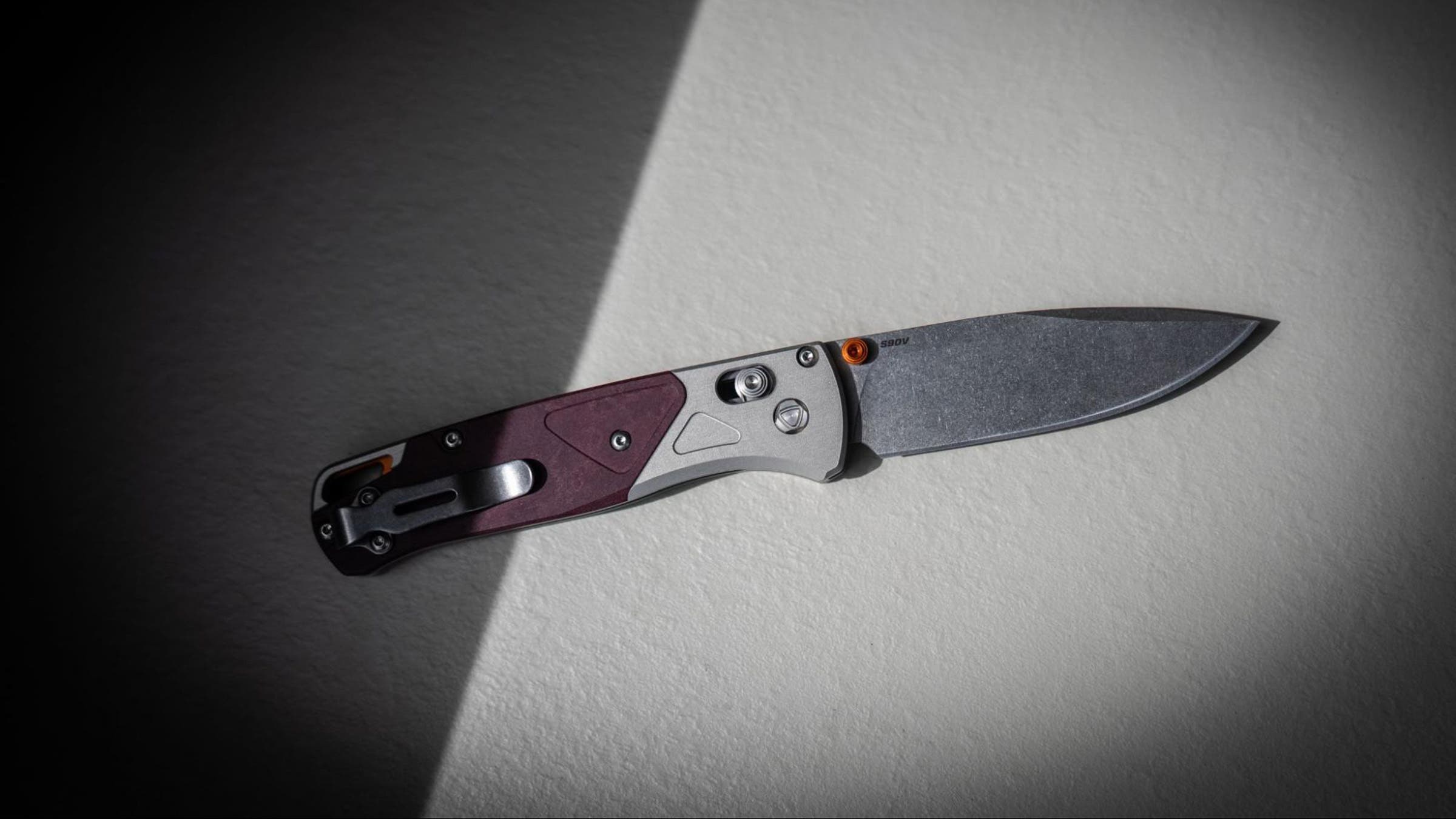 Benchmade Bugout with Grey/Redstone Aluminum & Richlite Handle