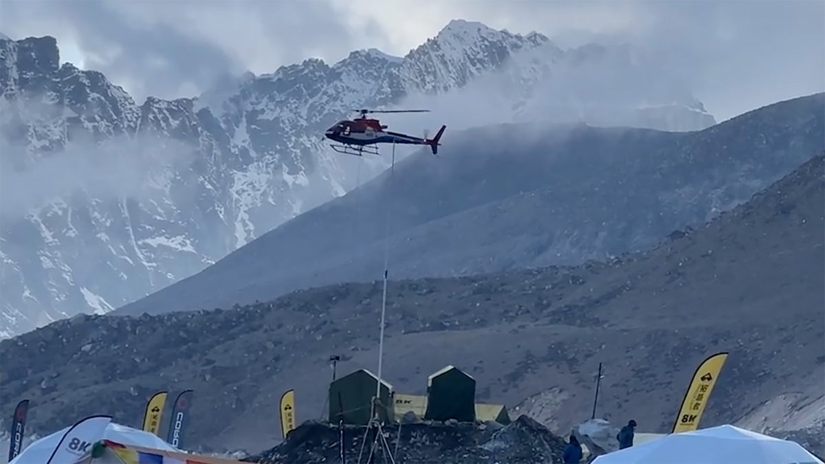 There Was a Dramatic Helicopter Rescue on Mount Everest