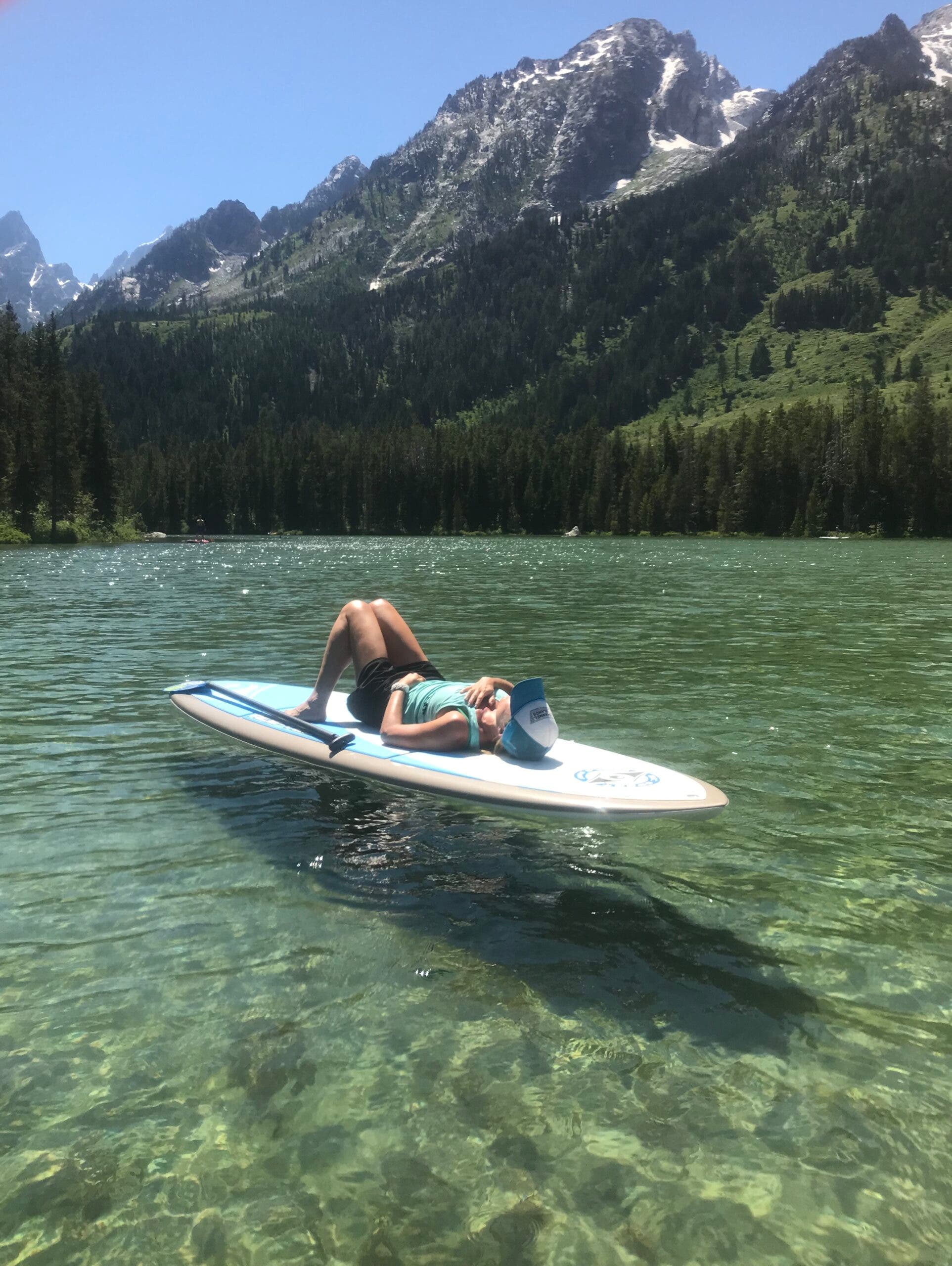 Paddleboard nap lake
