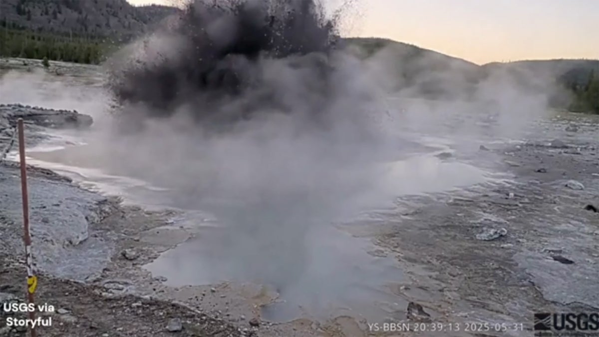 Woah! A Dangerous Geyser in Yellowstone National Park Erupted Again.