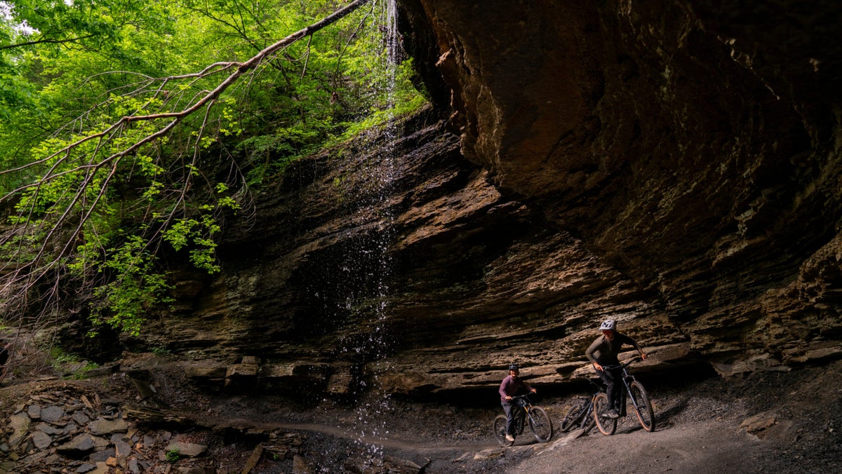 The Arkansas ԹϺ Series: Devil's Den State Park