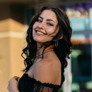 Tess Martinelli headshot