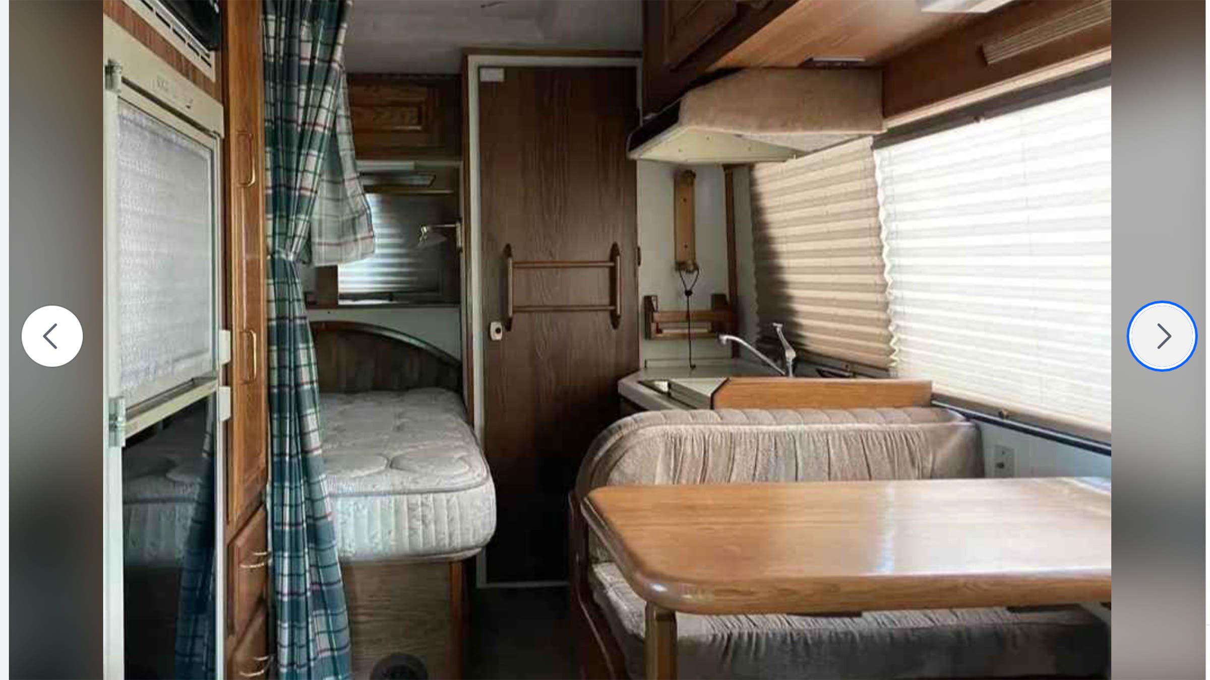 1996 Chinook E-350 Concourse RV interior