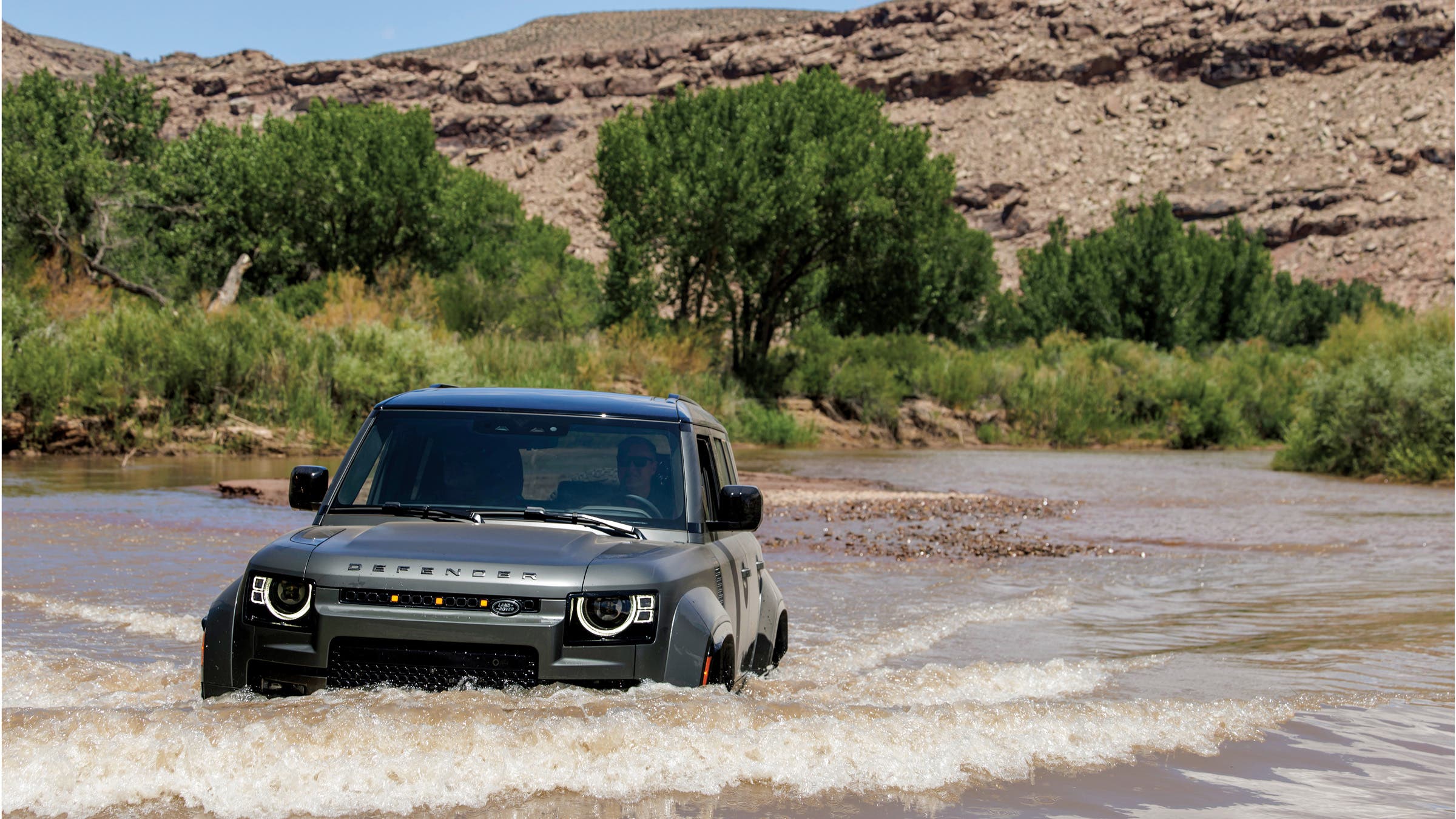 Octa land rover going through water