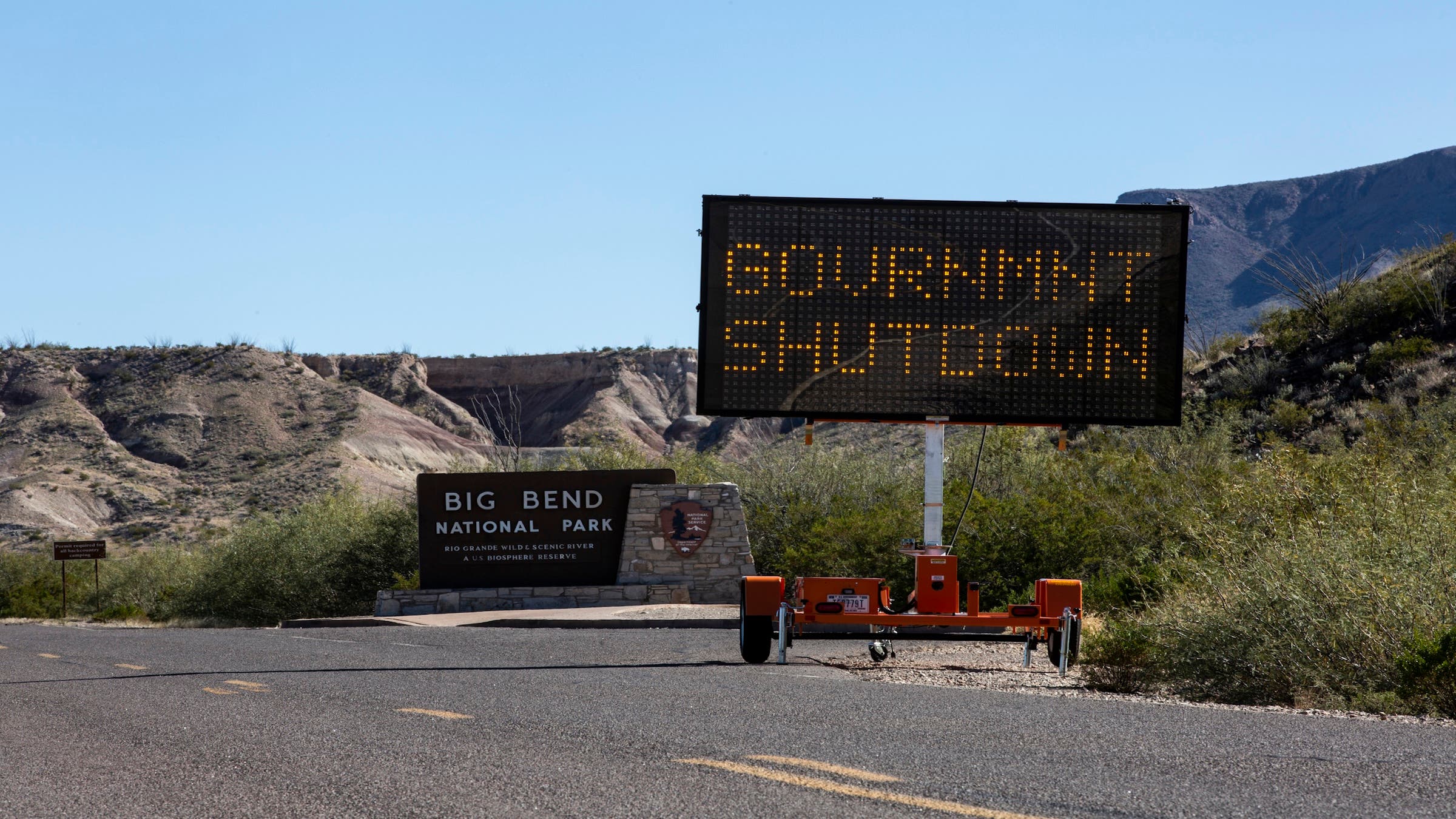 Previous government shutdowns have "hurt our parks," experts say