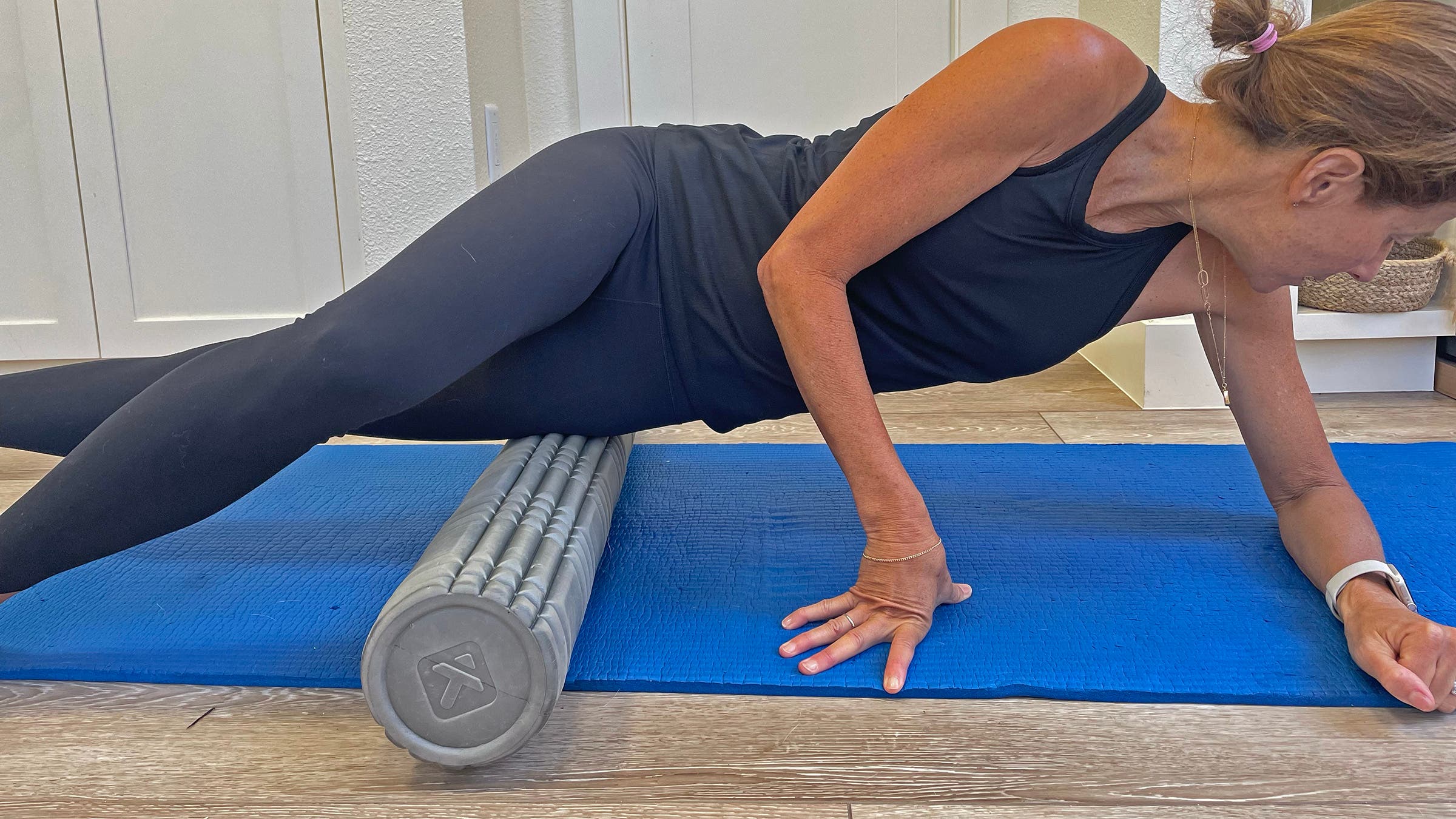woman foam rolling the IT band
