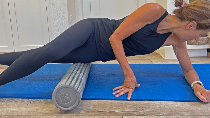 woman foam rolling the IT band