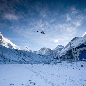mount everest helicopter