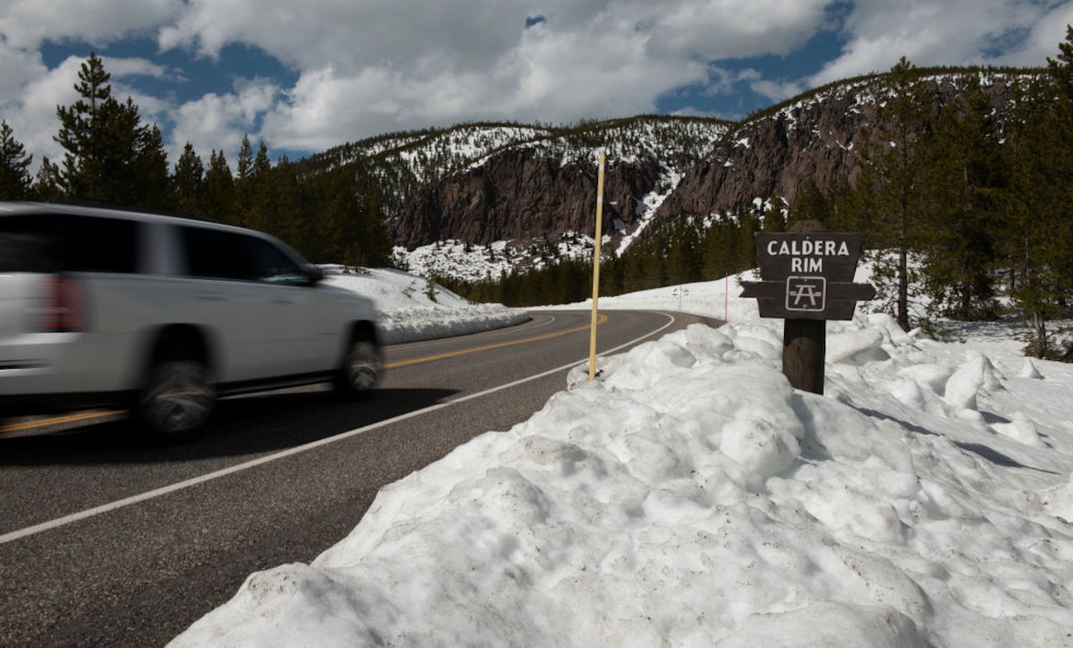 After 30 Vehicle Mishaps, Yellowstone Closes Major Roads Into Park