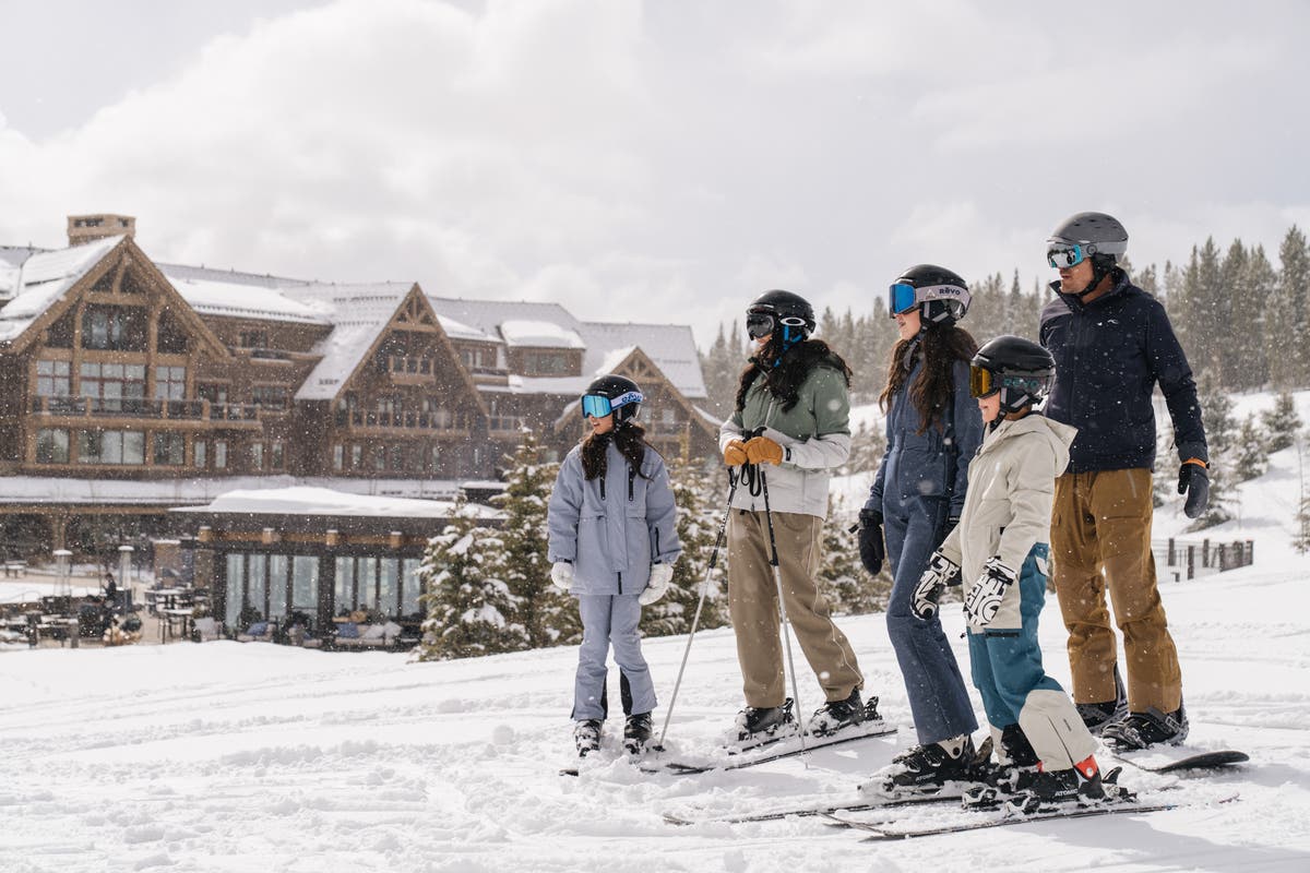 Family skiing