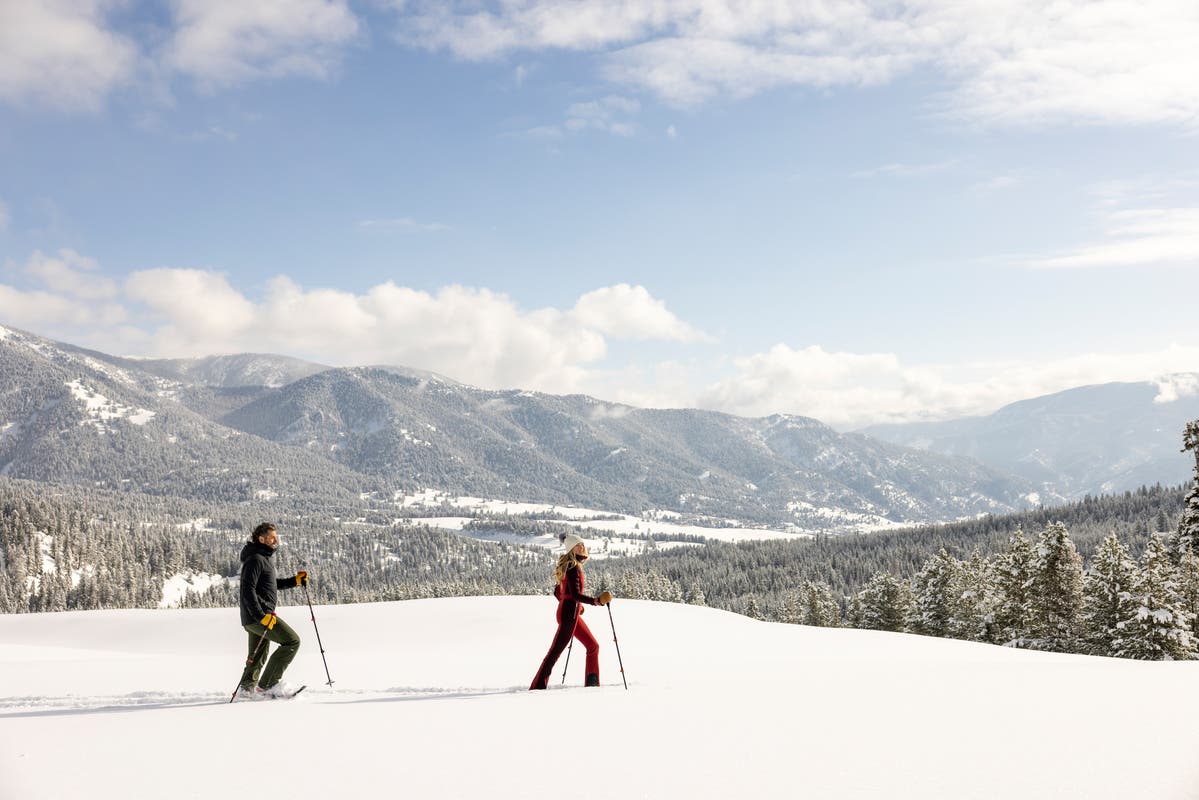 Snowshoers on the mountain