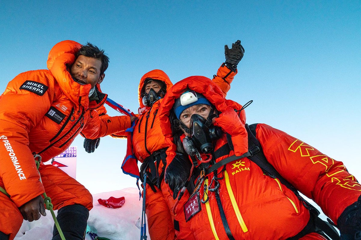 An 86-Year-Old Just Became Oldest to Summit One of the World’s Highest Peaks