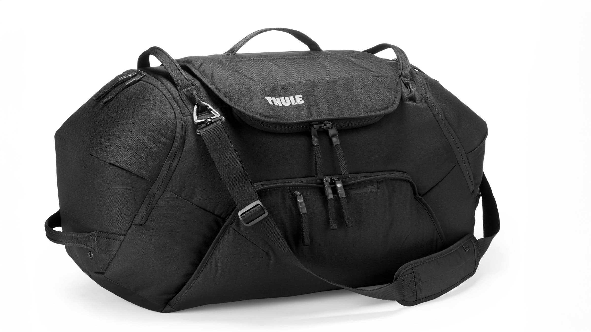 Thule RoundTrip Snow duffel bag 80L on white background