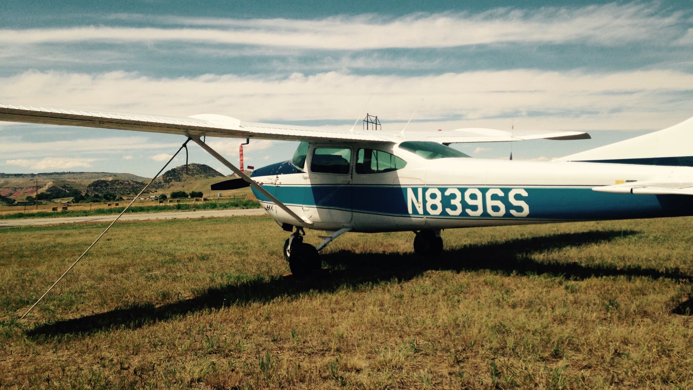 a single-engine Cessna 182 Skylane