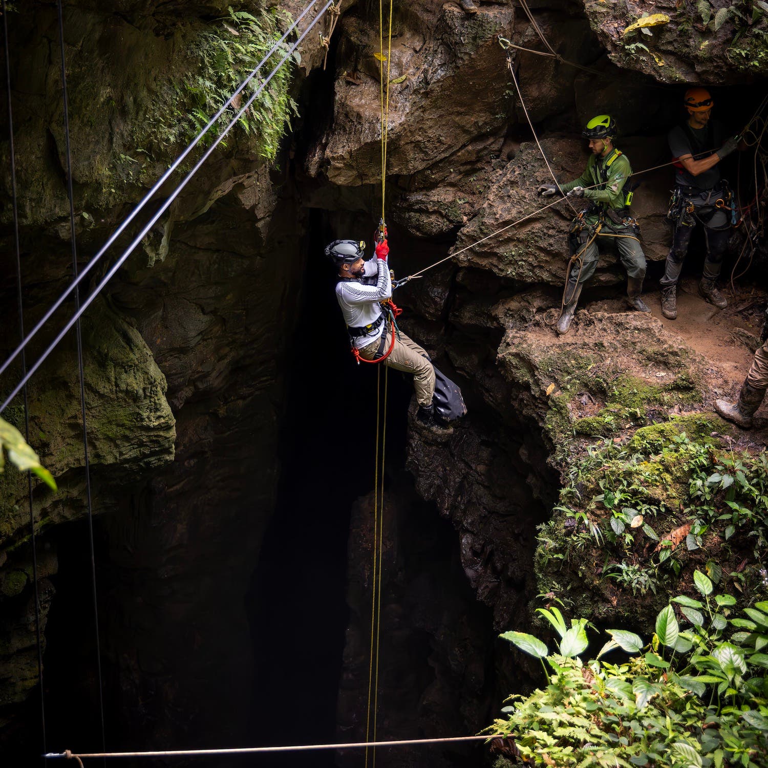 Will Smith descends 206 feet into La Cueva de los Tayos as they go to search for new life.