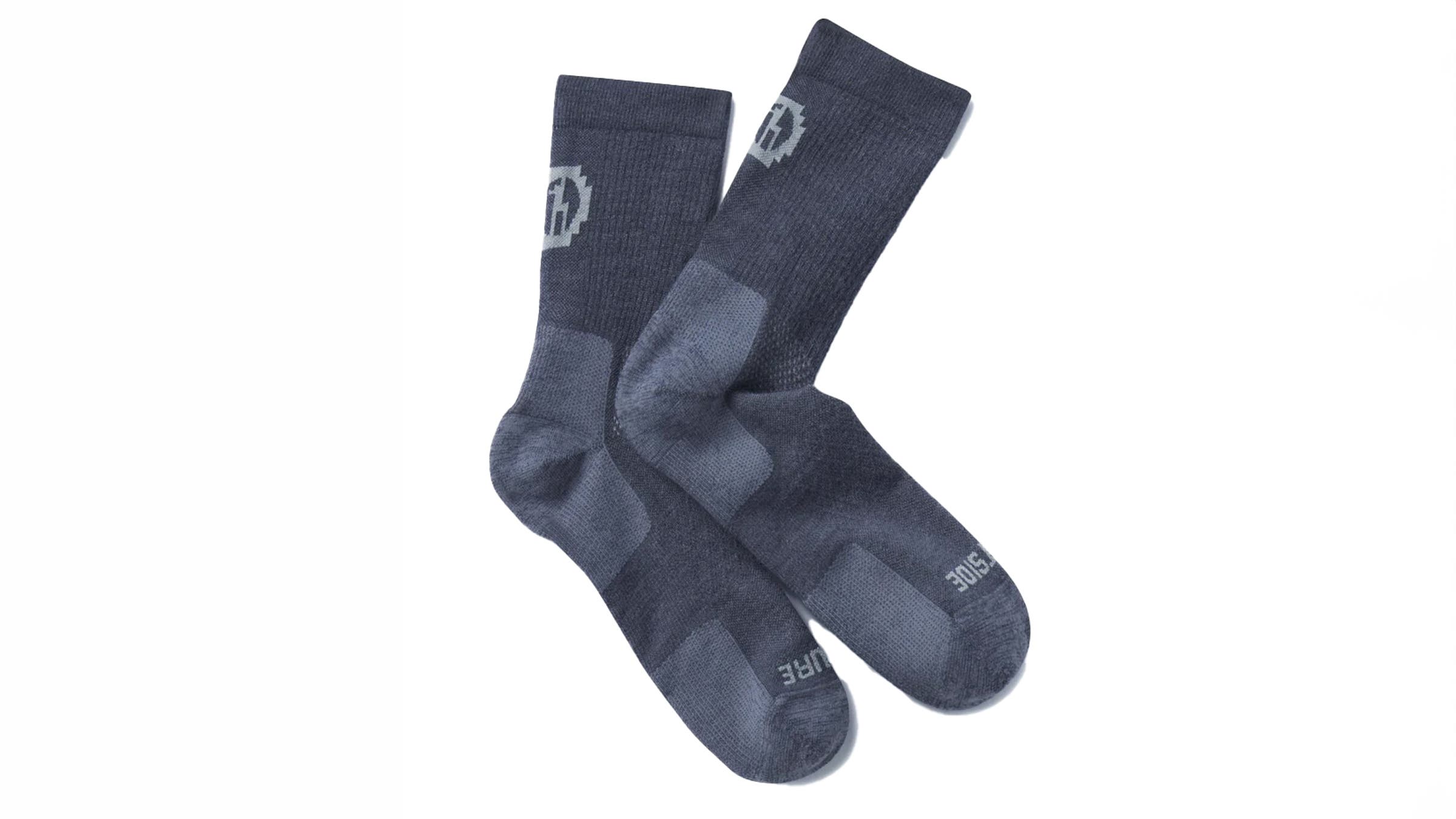 Paka Trail Three-Quarter Crew running sock blue grey on white background.