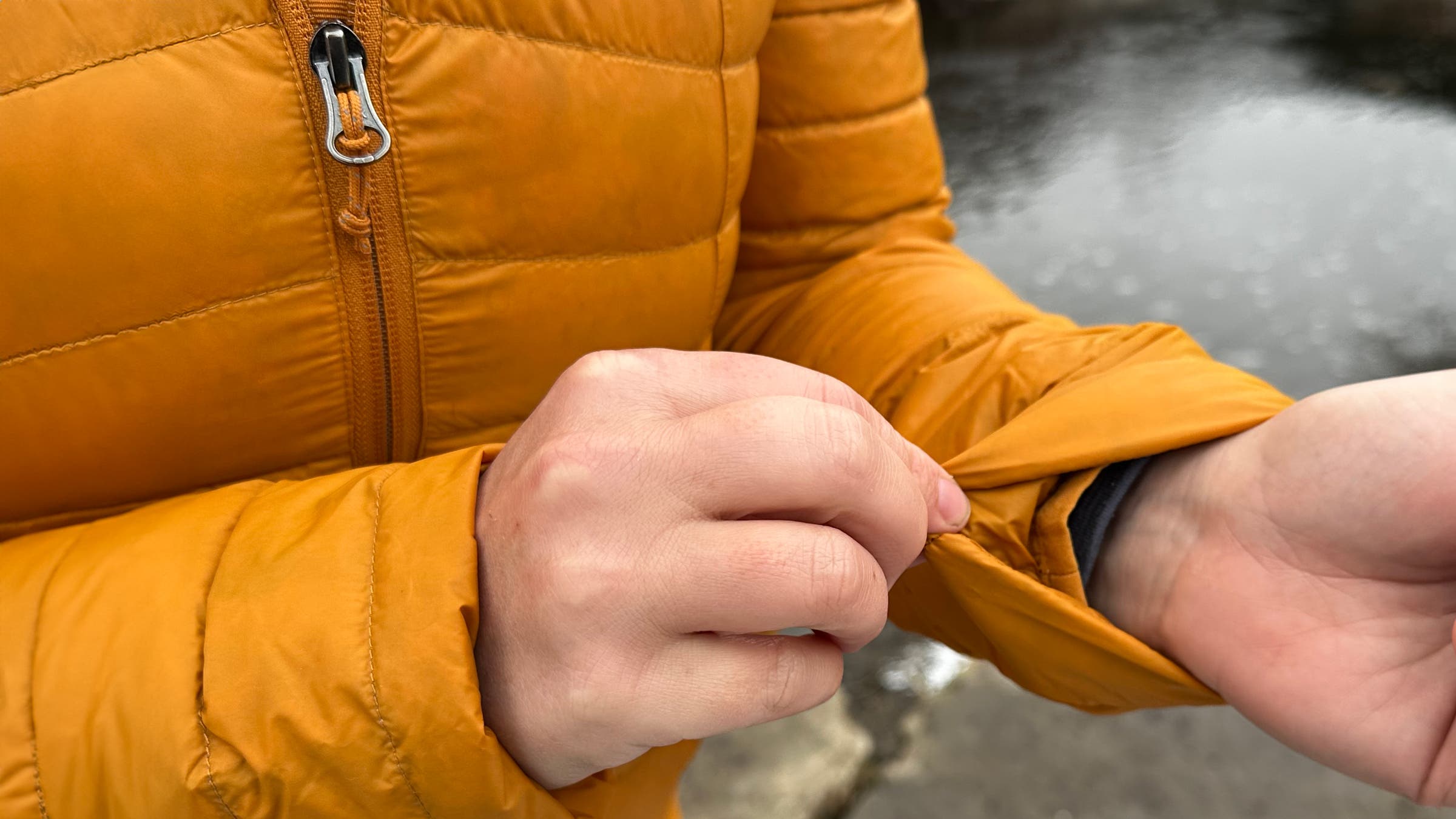 A look at the inside material of the Decathlon Simond MT100 Down Puffer jacket.