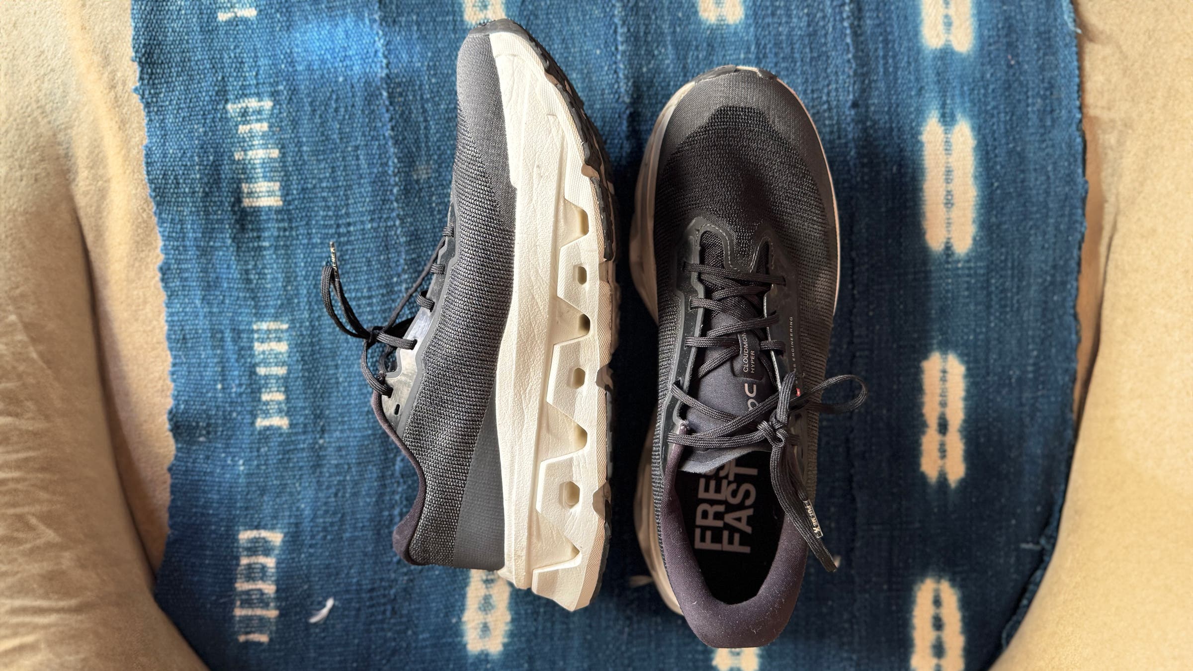 On Cloud Monster Hyper running shoes black