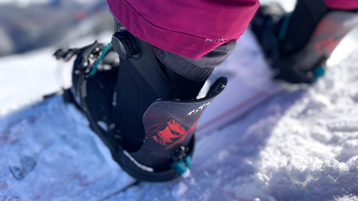 FASE Snowboard Bindings Are (Almost) as Great as My 30-Year-Old Step-Ins