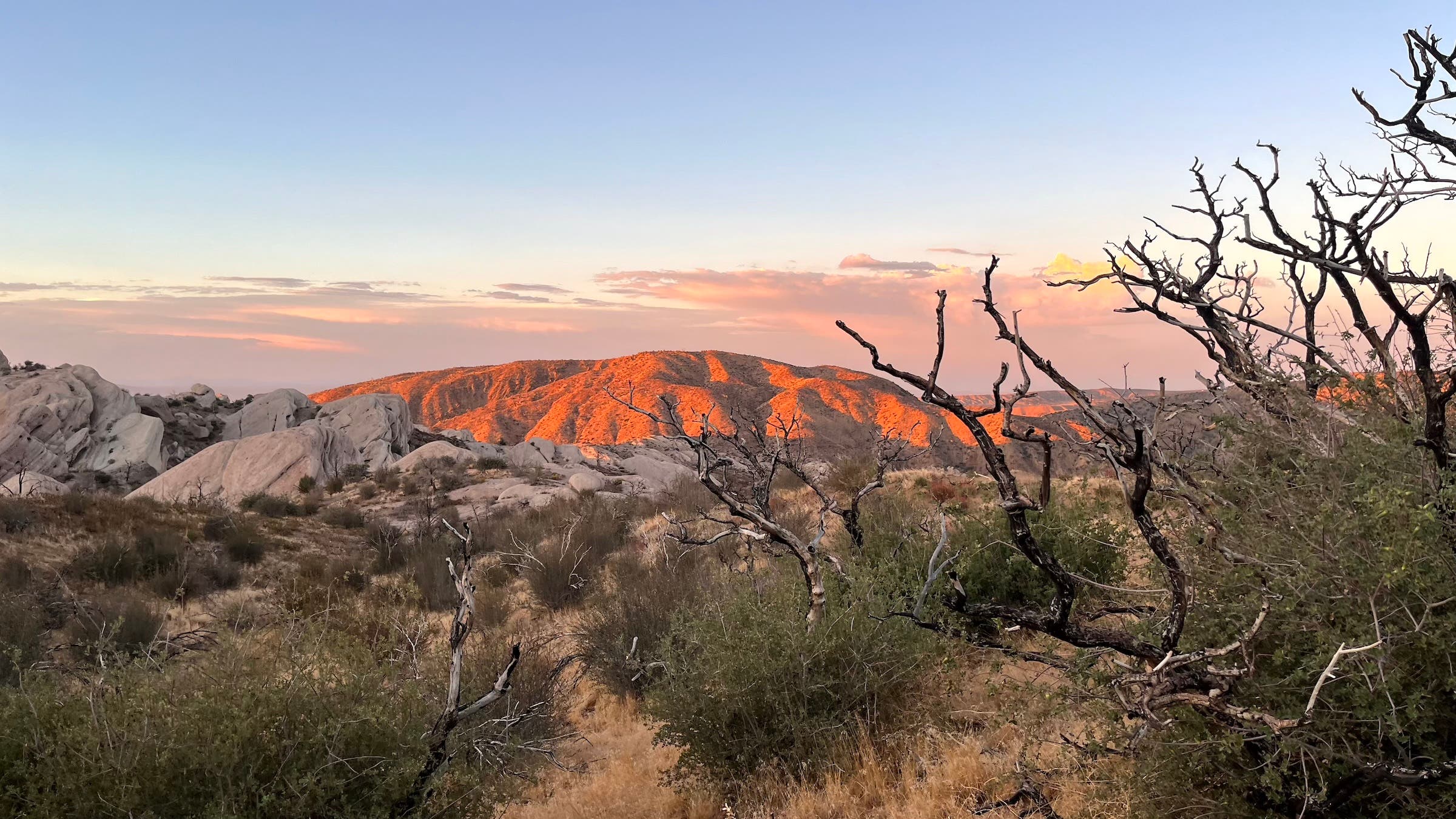 The desert landscape of Devil's Punch Bowl