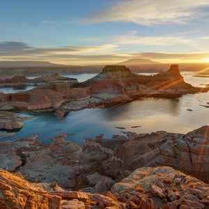 Sunrise at Alstrom Point over Lake Powell in Utah