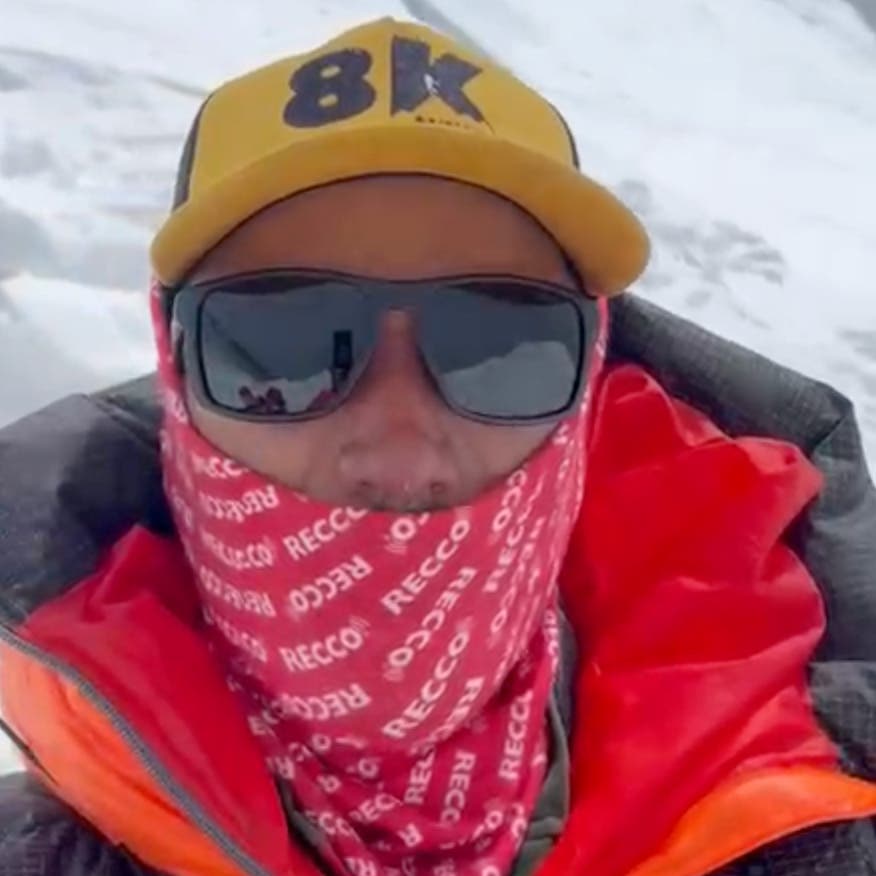 A man waits for rescue on Annapurna