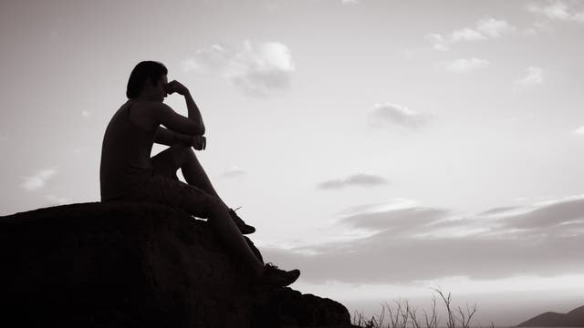 New Research Says Loneliness Can Change Your Brain. These Are the Best Ways to Stay Social.