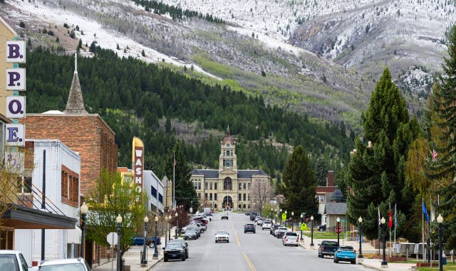 Mountain Towns With Cabins You Can Actually Afford to Buy in 2026