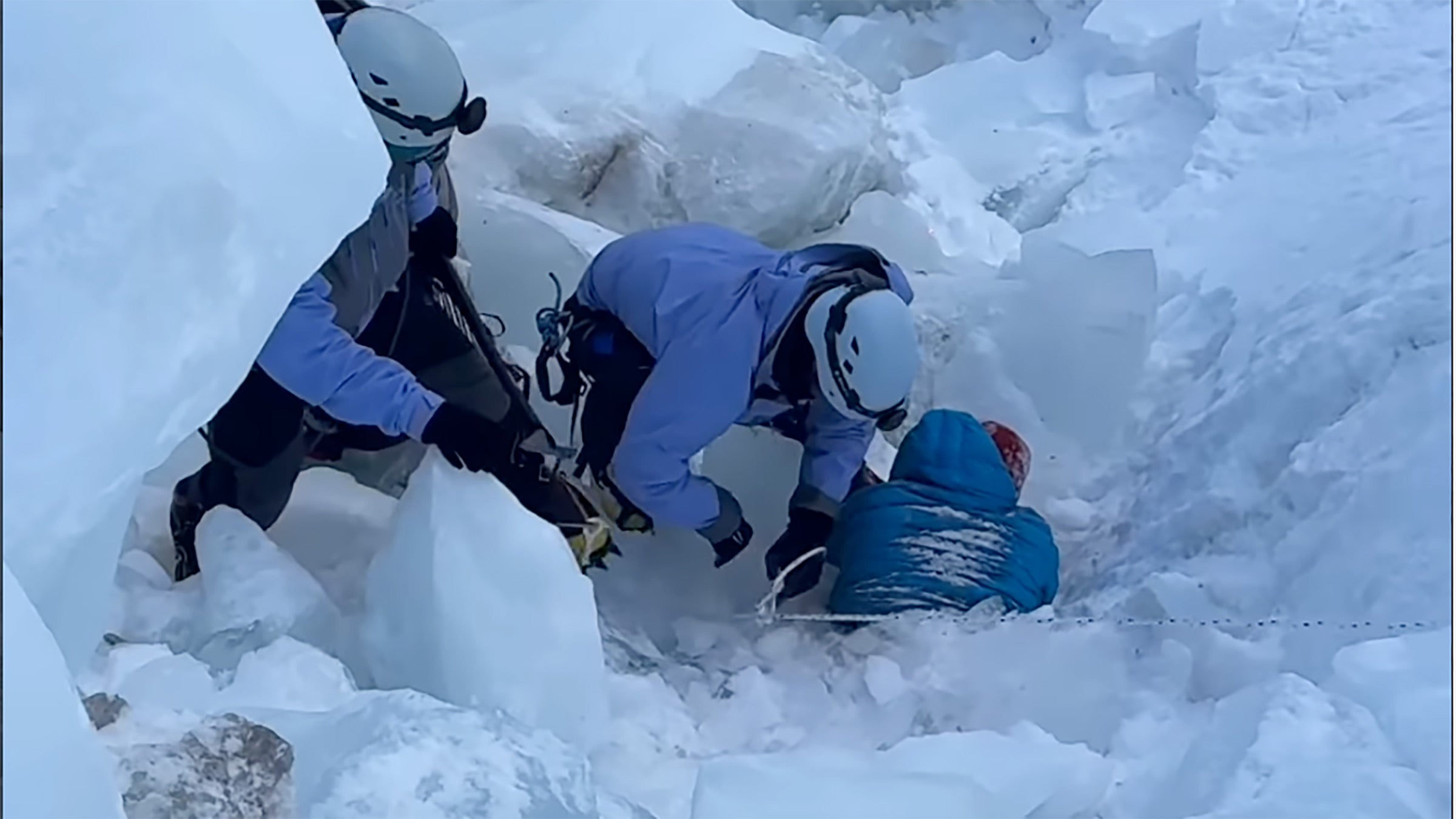 Workers save a man trapped in ice on Mount Everest