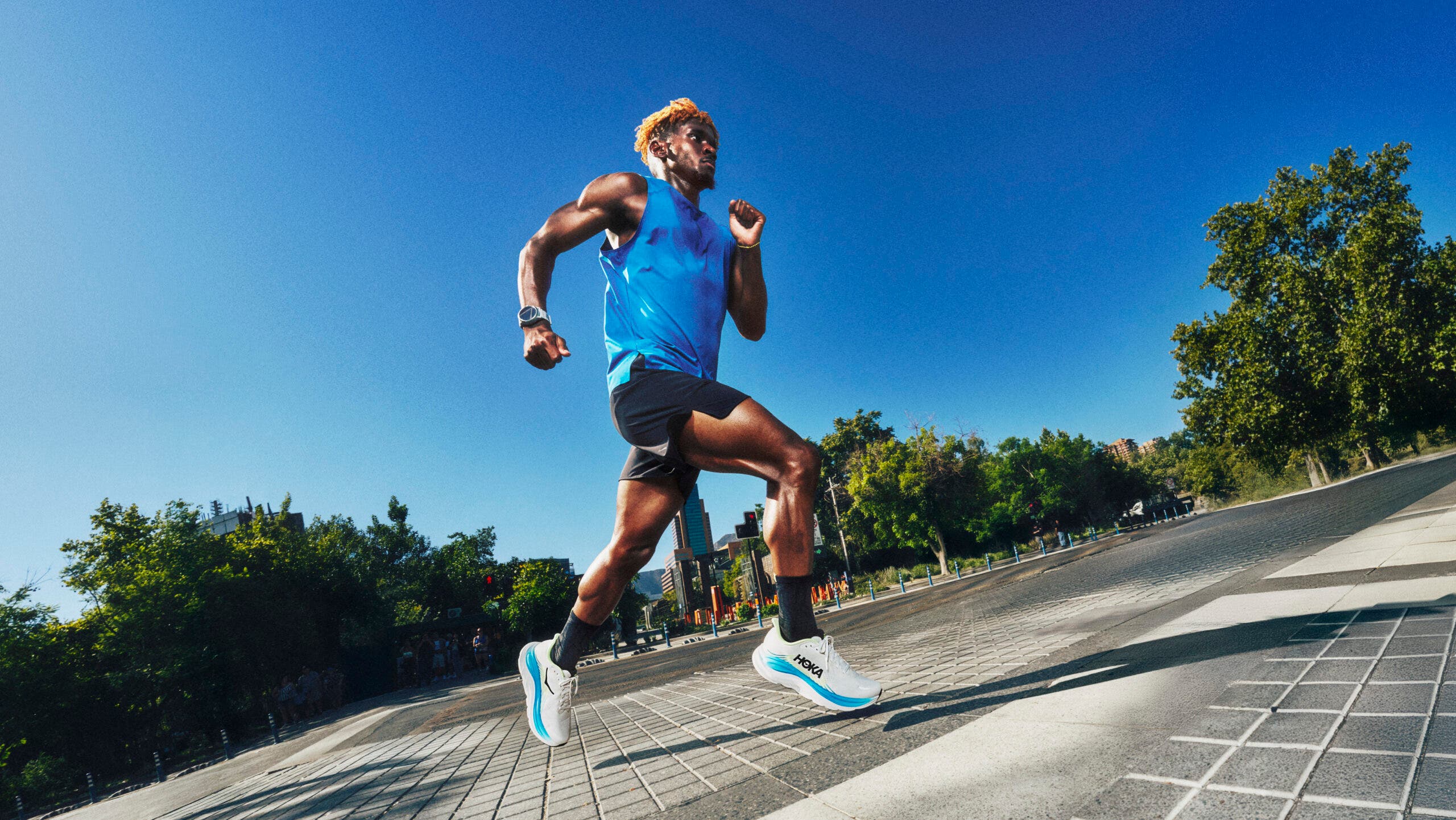 HOKA Clifton 11