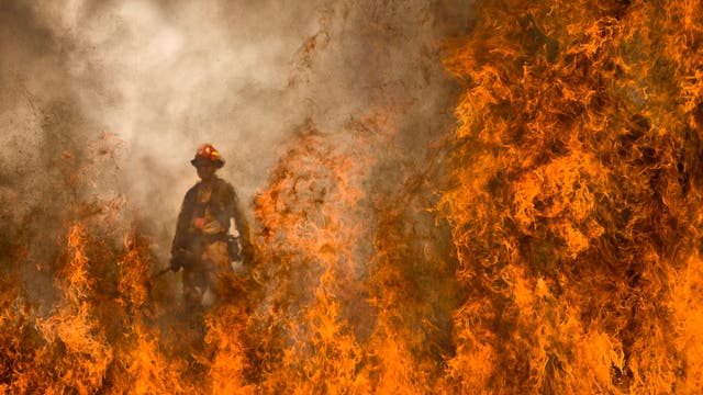 The Colorado Wildfire Tragedy Highlights the Limits of a Firefighter's "Last Resort" Gear