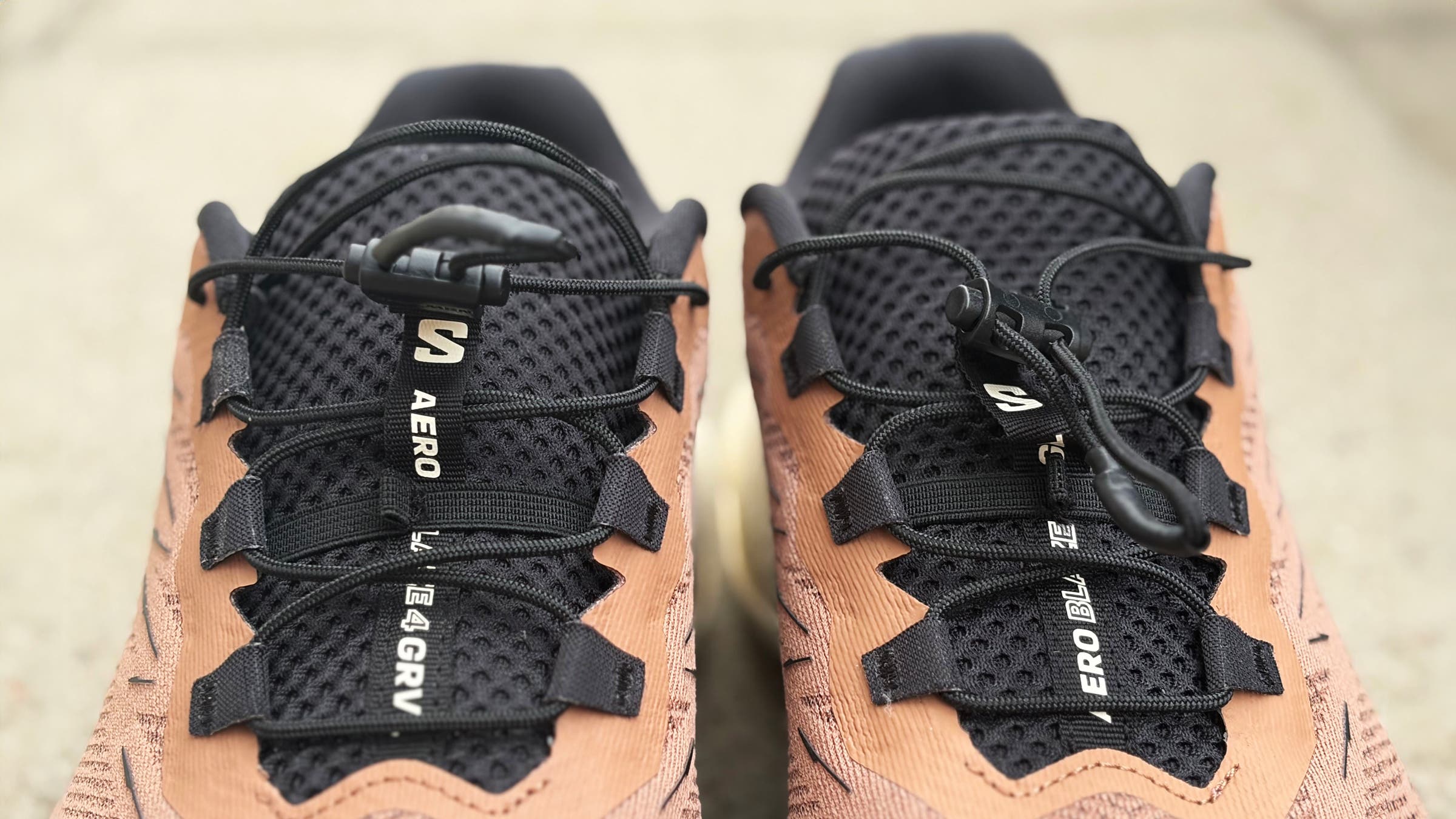 Salomon Aero Blaze 4 GRVL Gore-Tex Lacing system