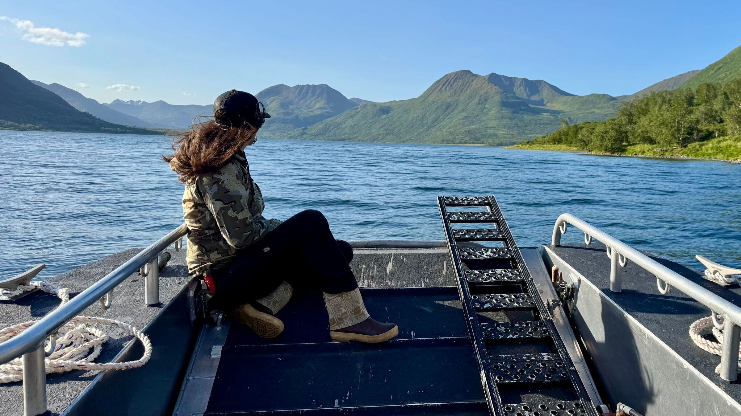 Bear viewing catamaran Kodiak Brown Bear Center