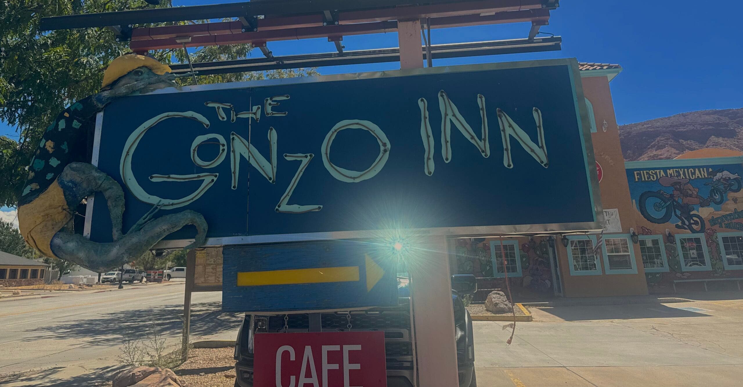 the gonzo inn sign