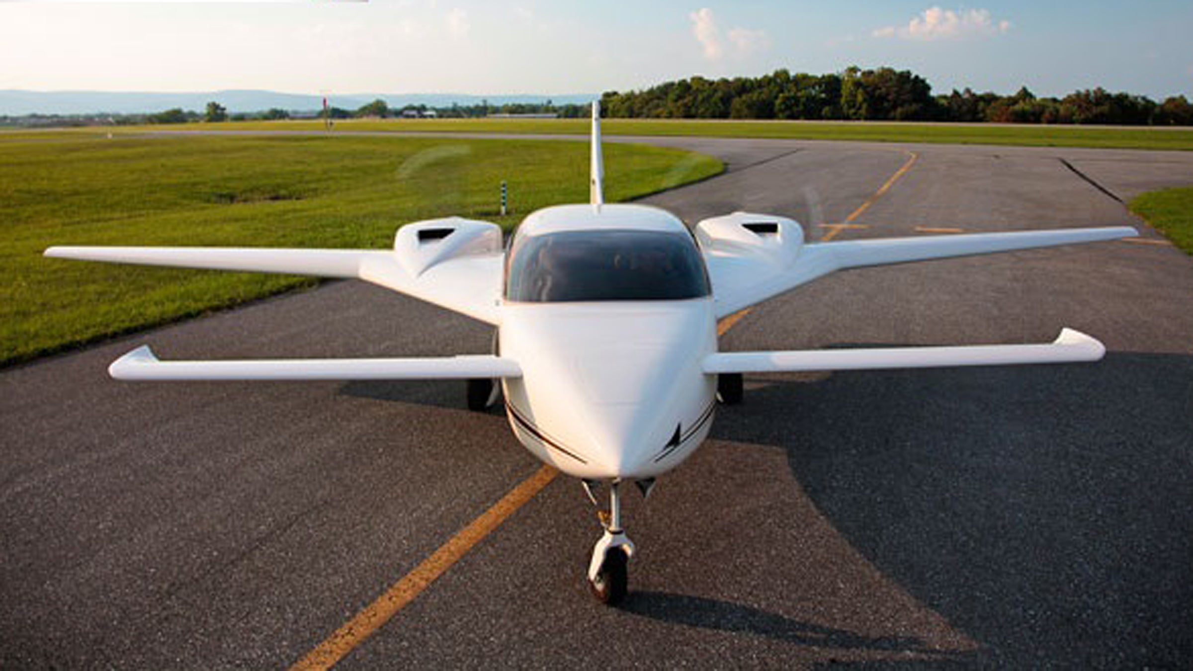 Hempearth's plane is made of hemp-and-resin panels, a sustainable and lighter alternative to traditional construction materials.