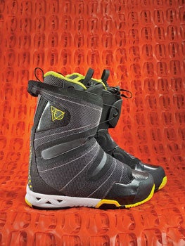 Dc gizmo hotsell snowboard boots