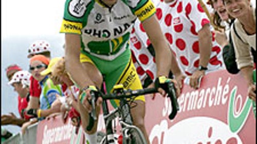 Pereiro atop Col d'Aubisque en route to winning the stage today in Pau