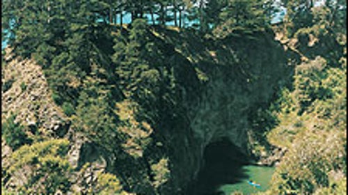 Navigating the sea-arch maze near Elk