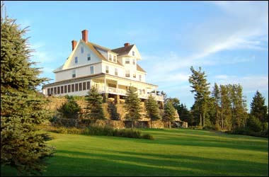 And old-fashion wedding in New England: Maine's Blair Hill Inn