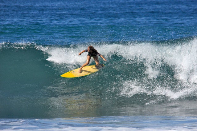 Surf Simply's Gemma Yates rips it at Playa Gujones