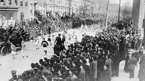 The start of the Brooklyn Marathon, 1909.