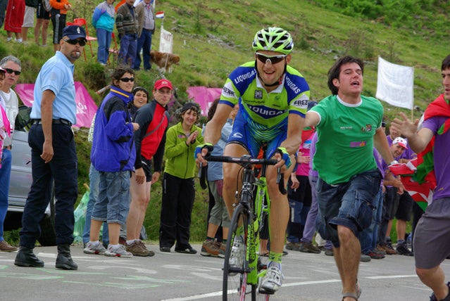 Fans at the 2007 Tour de France get close to the action in the Pyrenees