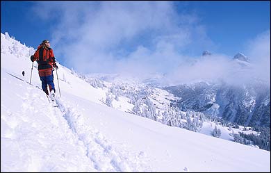 adventure sports camps Snowboarding, Avalanche Skills/Backcountry Skiing, Skiing, Dogsledding, Cross-Country Skiing