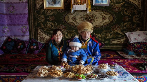 3 People Aliment Asian Traditional Clothing Brown Child China Chinese food Color Photography Colour Couleur Couleur Violet Day Enfant Famille Family Father Fils Food Heterosexual Couple Int�eur Interior Kazakhs Lifestyle and Leisure M� Mongols Mother Parent P� Portrait Photography processed Sin Kiang Son Violet