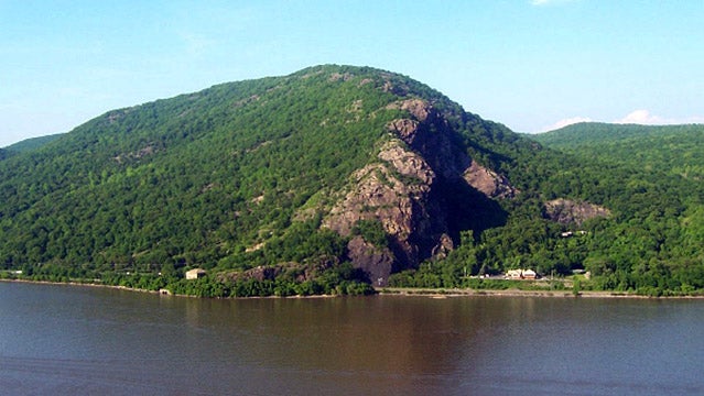 Breakneck Ridge from across the Hudson River.