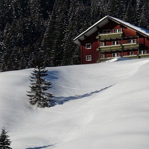 hut trip cabin camping tips guide how to best snow cabin idyllic